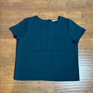 🔥 2 for $10- Items currently listed $10 or less! 
Ricki’s Button Back Top L